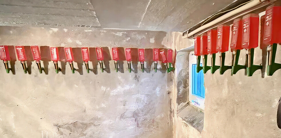 Sanierungsarbeiten mit Trocknungsgeräten im Keller 980